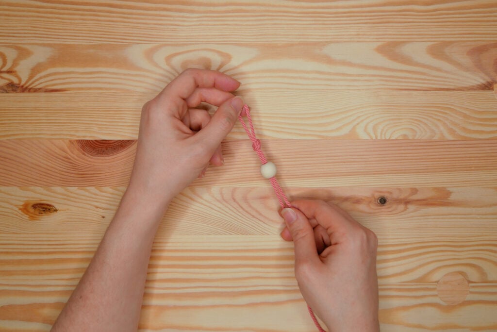 Suspension sapin en macramé pour un Noël bohème maison