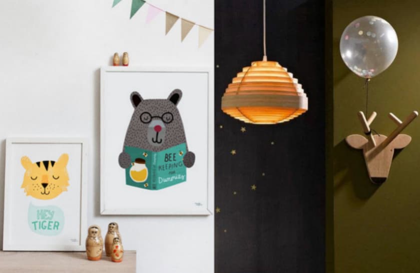 Sa liste au Père Noël est longue de 4 pages. Pourtant, parents gateaux que vous êtes, vous souhaitez rajouter une surprise aux pieds du sapin ? Je vous présente mes 10 idées cadeaux de Noël pour un enfant.