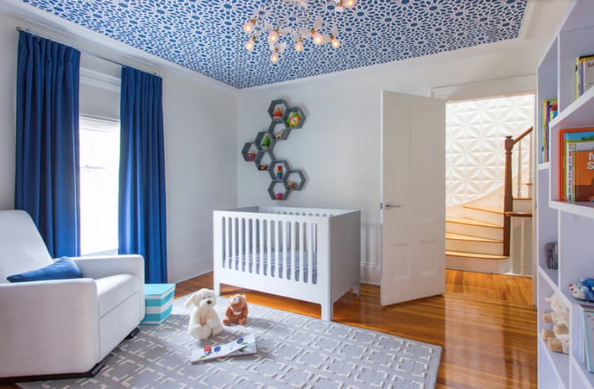 Chambre bebe blanche bleu electrique roi