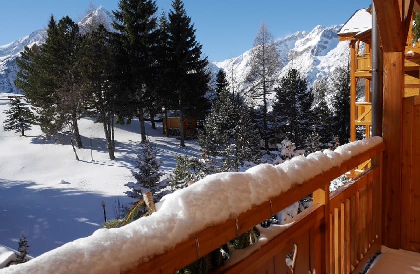 coin salon deco montagne rouge