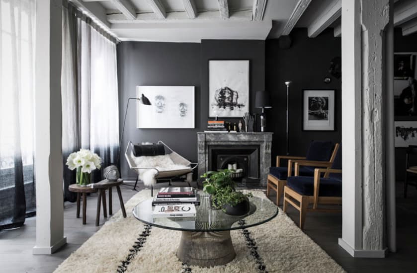 intérieur aux mur noirs et blancs