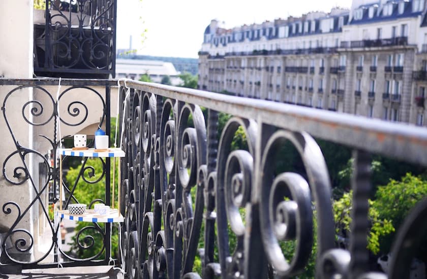 Aménager son balcon la table d'angle DIY