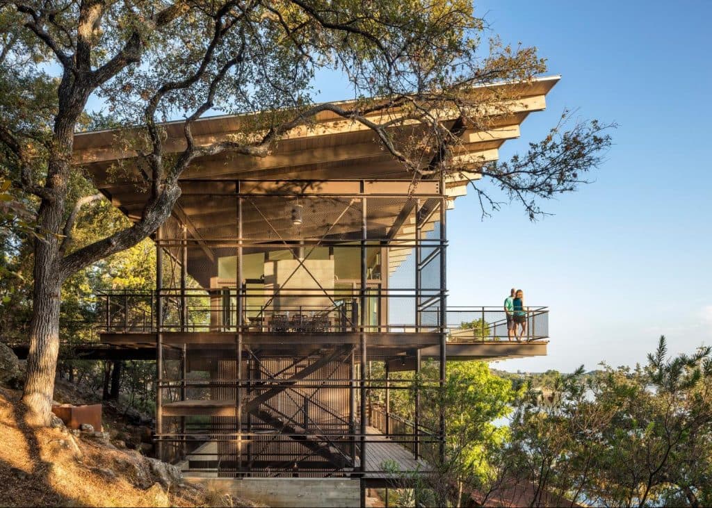 maison sur pilotis au bord du lac