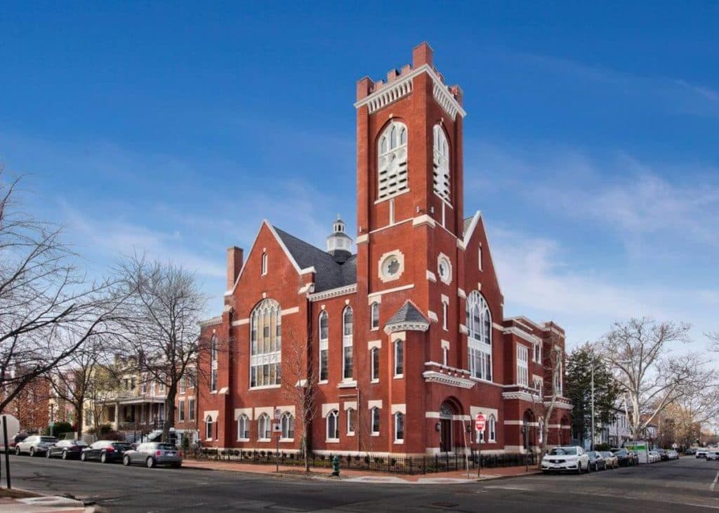 vivre dans une eglise transformée en maison