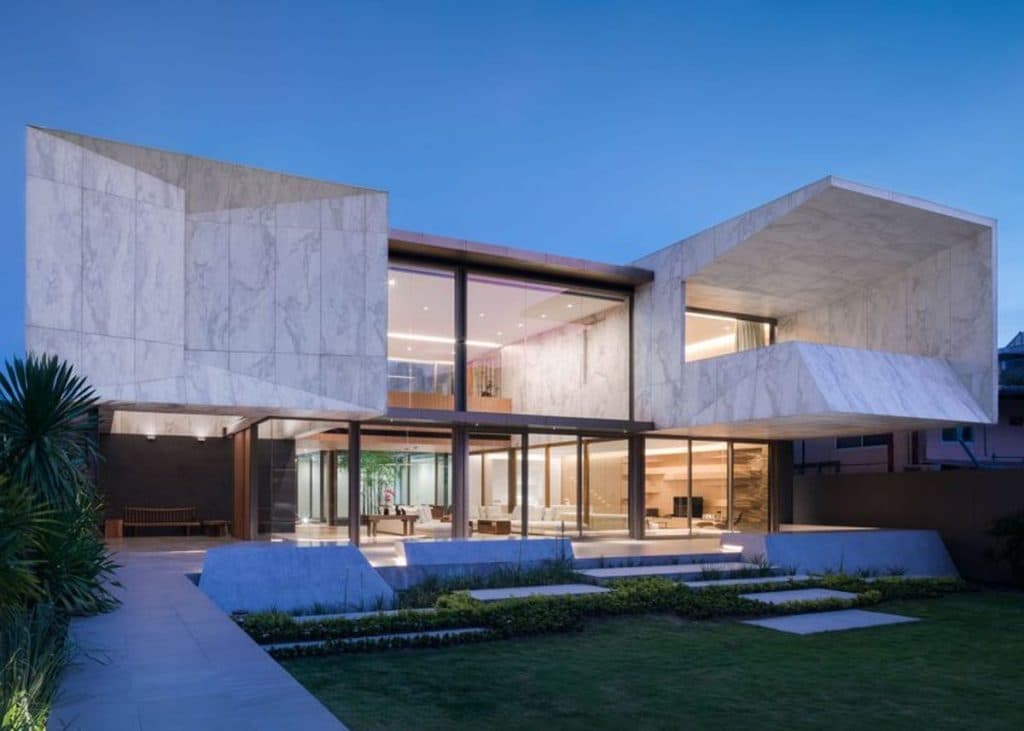 vu exterieur de maison en marbre