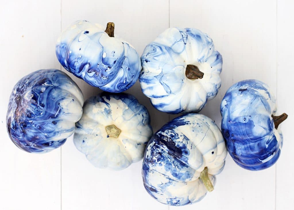 decorer une citrouille peinture marbre vernis ongle DIY