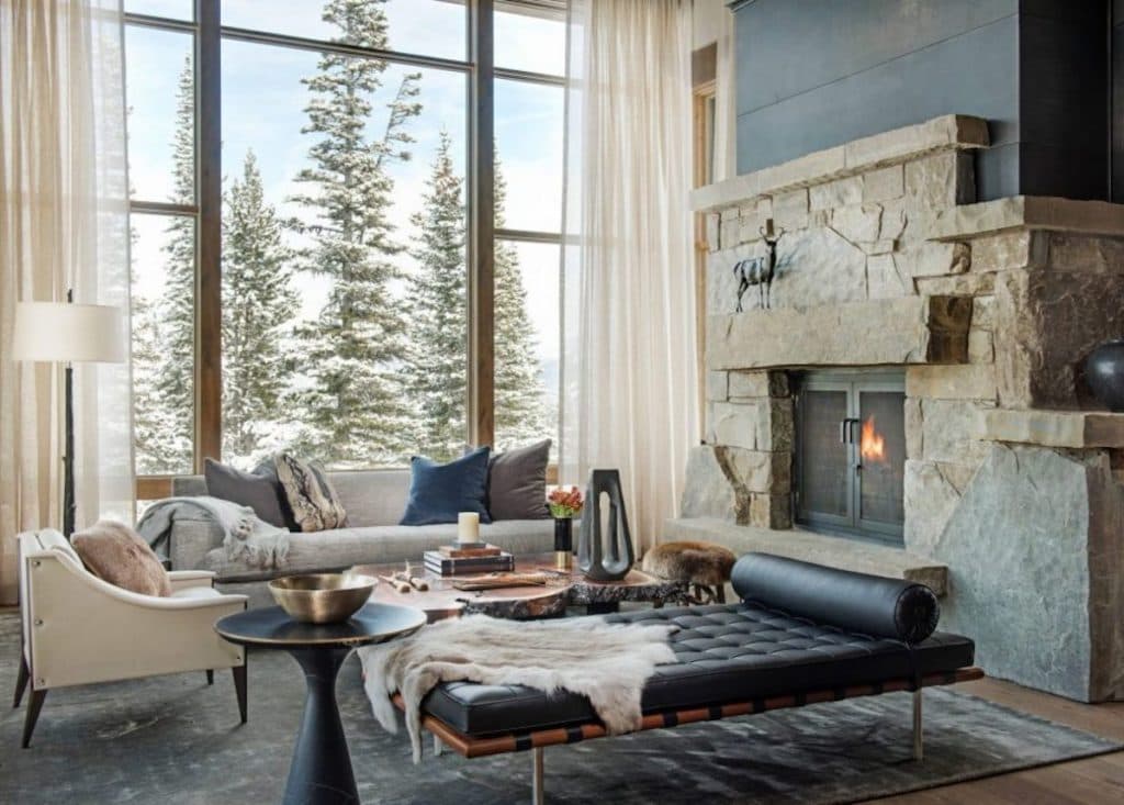 loft chalet salon cheminée mur de pierre