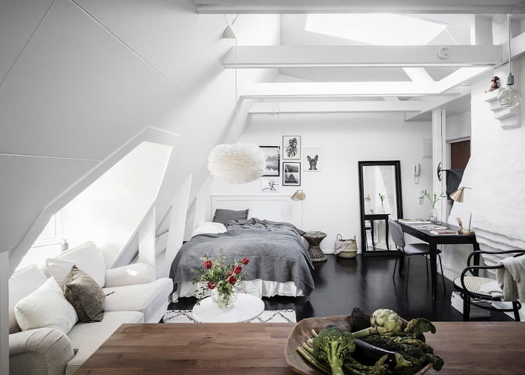 petit appartement blanc vue trois espaces