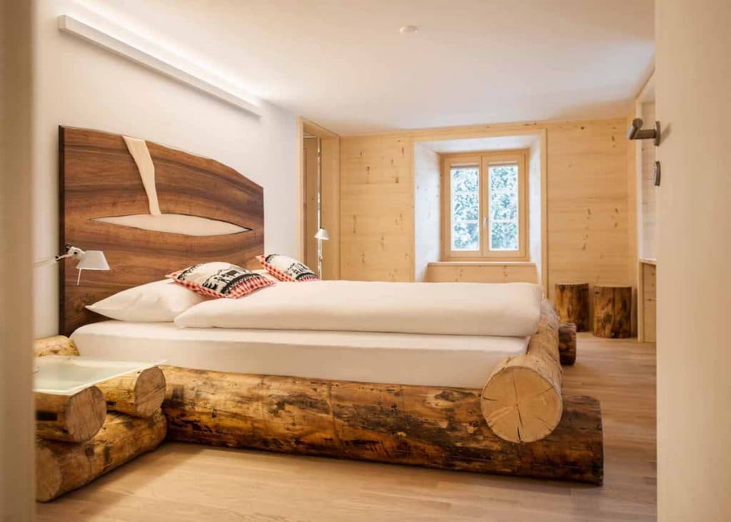 que faire avec un morceau de tronc d'arbre lit couverture