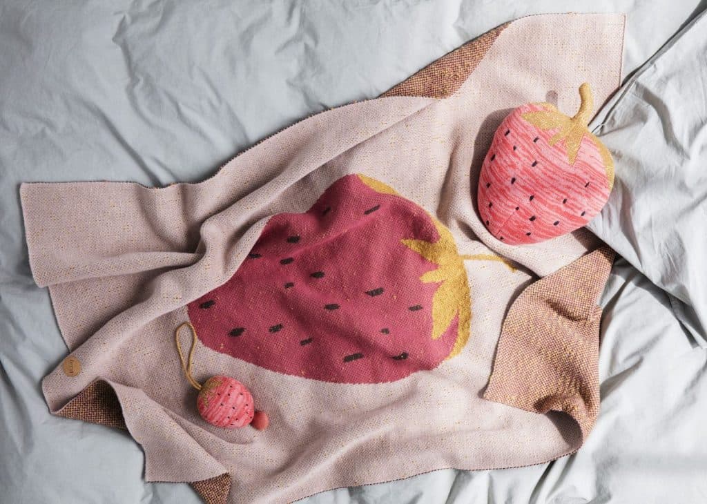 blog deco fraise plaid coussin tricot clem around the corner