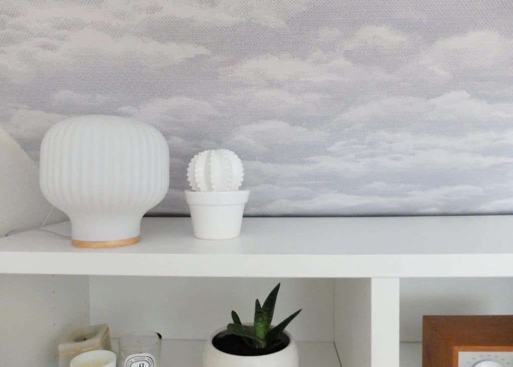 DIY comment pose du papier peint intissé motif nuage blog déco clemaroundthecorner