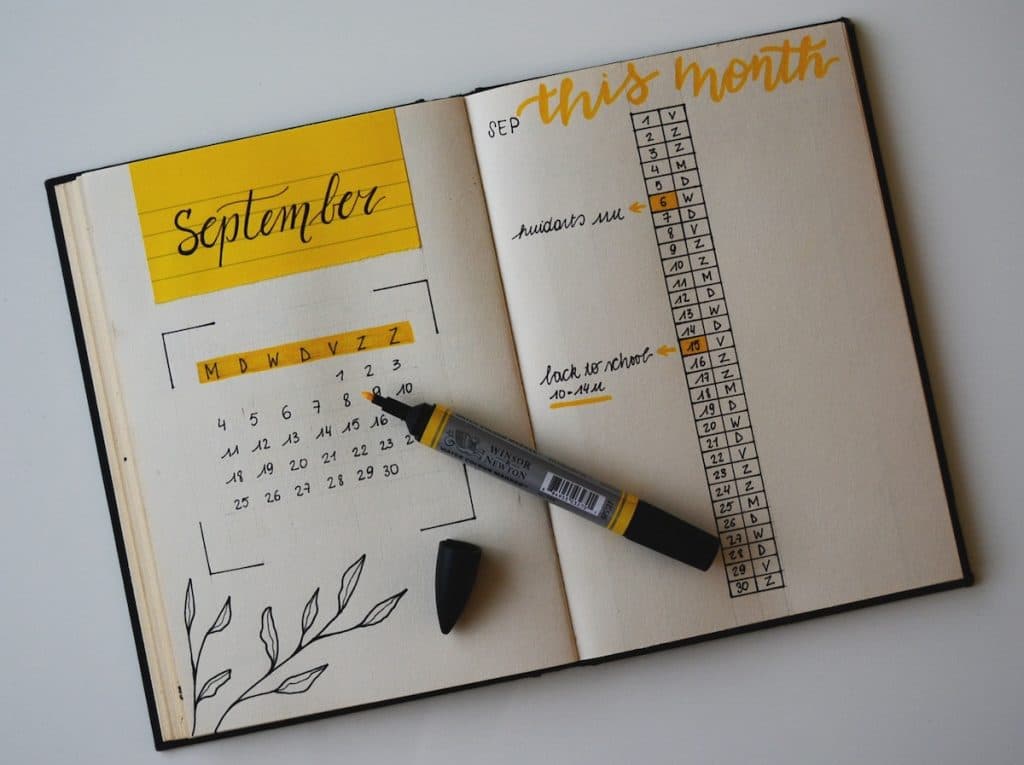 planner à imprimer télécharger bullet journal hello september jaune caligraphie