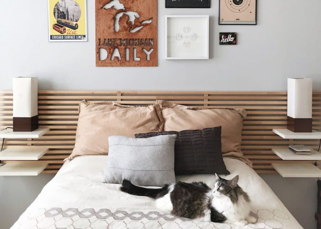 tête de lit avec rangement tablette diy ikea hack - blog deco - Clem Around The Corner