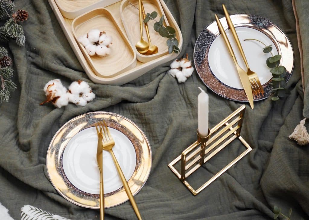 dîner romantique de Noël décoration verte sapin dorée art déco design - blog déco - Clem around the corner