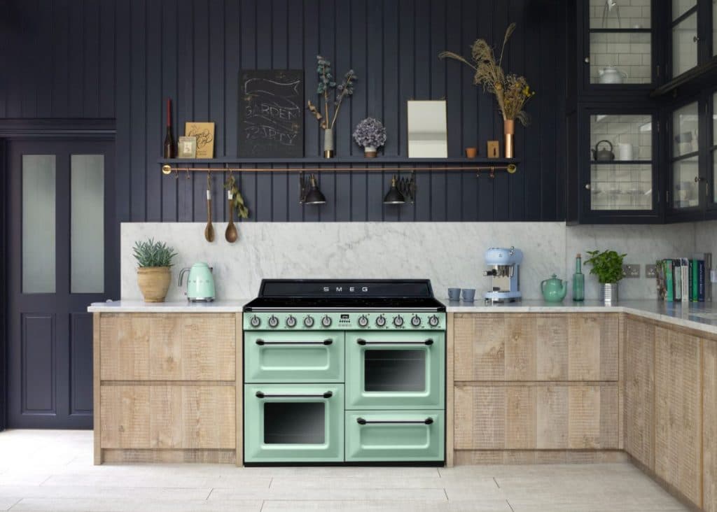 décoration vert céladon cuisine noir industriel - blog déco - clem around the corner