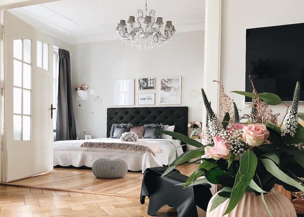 couleur pastel chambre salon vase oval rose clair éléphant bouquet fleuri plante verte - blog déco - clem around the corner