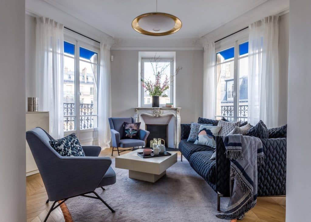 décoration bohème chic salon bleu spacieux lumineux style parisien - blog déco - clem around the corner