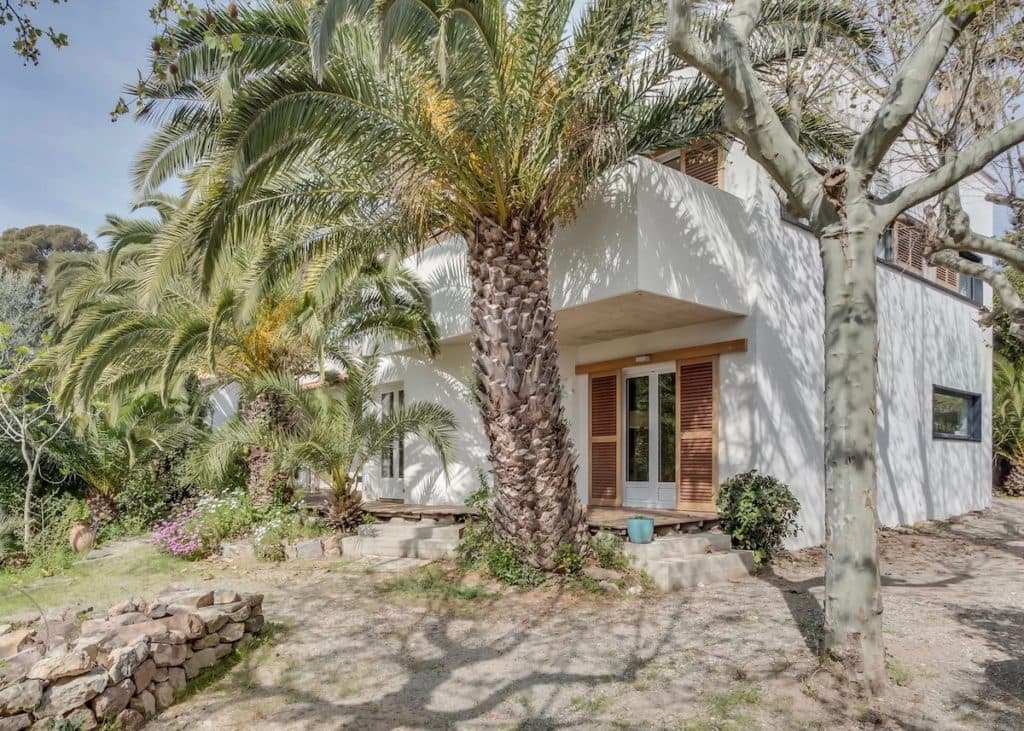 maison saint raphaël bord de mer rénovation palmier jardin paradisiaque - blog déco - clemarounrdthecorner