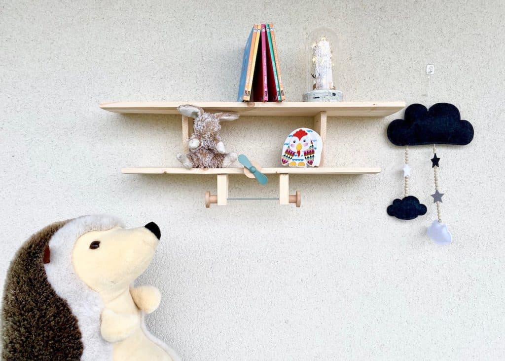 comment fabriquer une étagère avion bois chambre enfant - blog déco - clem around the corner