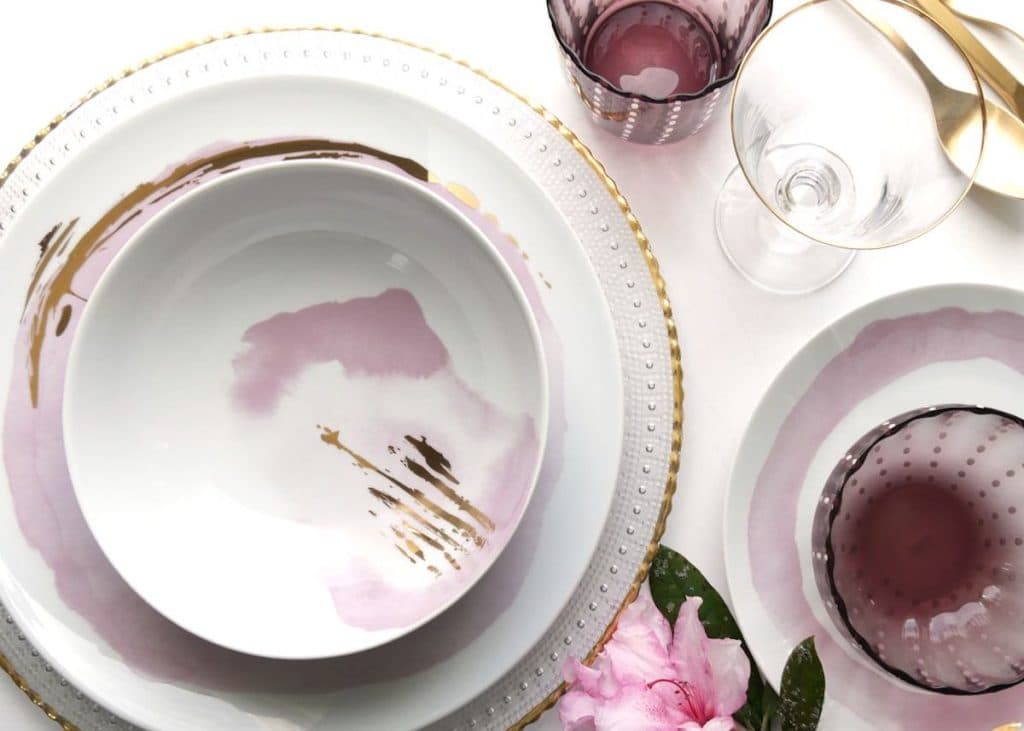 vaisselle rose pastel effet peinture fleurs