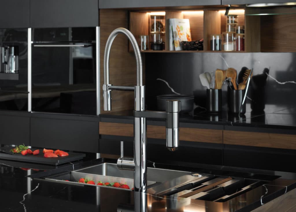 mitigeur robinet design télescopique cuisine noir mat bois plan de travail - blog déco - clem around the corner