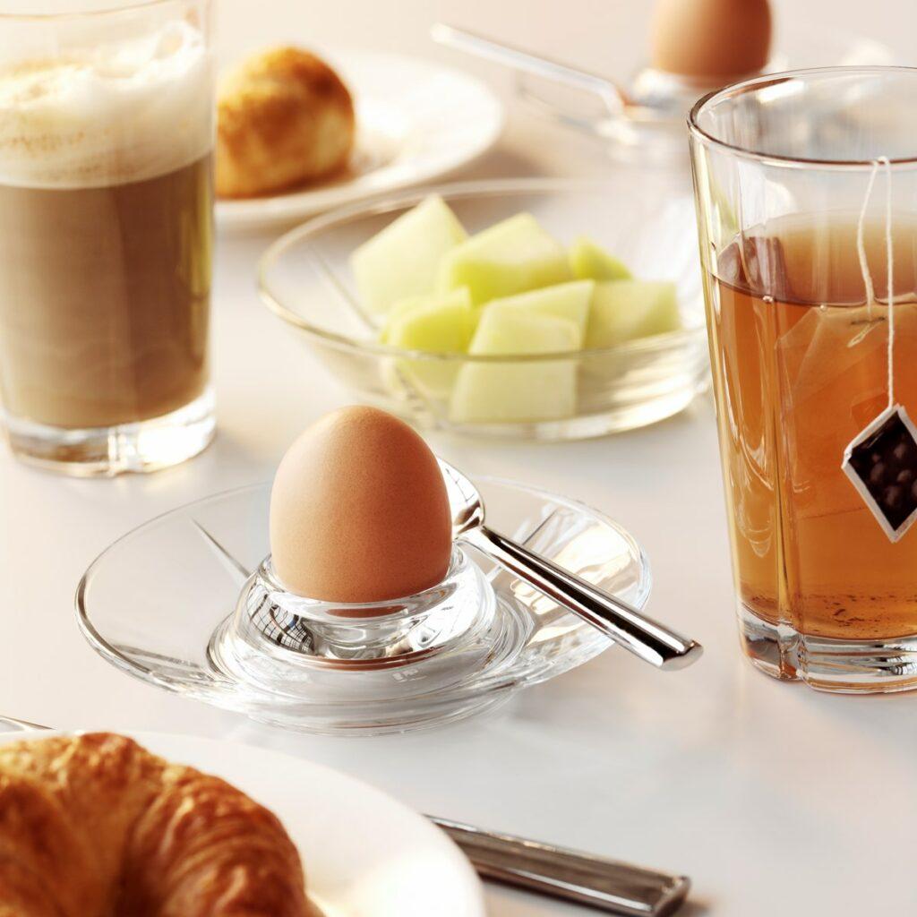 coquetier soucoupe ronde verre table petit déjeuner frais estival