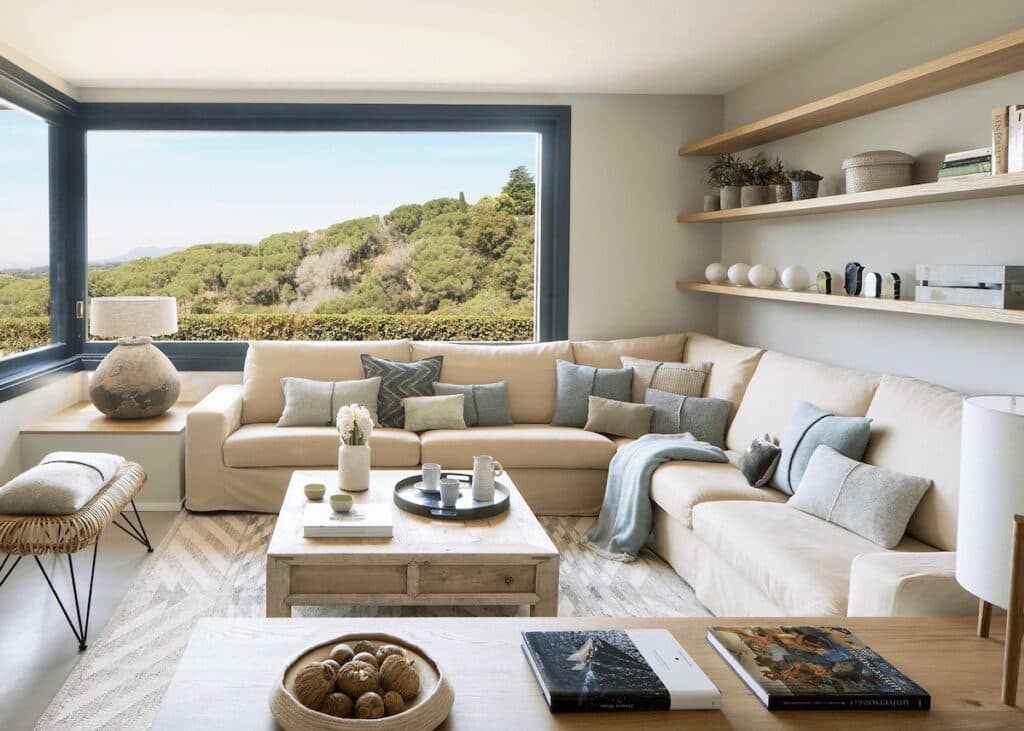 maison en pleine nature salon beige - blog décoration - clem around the corner