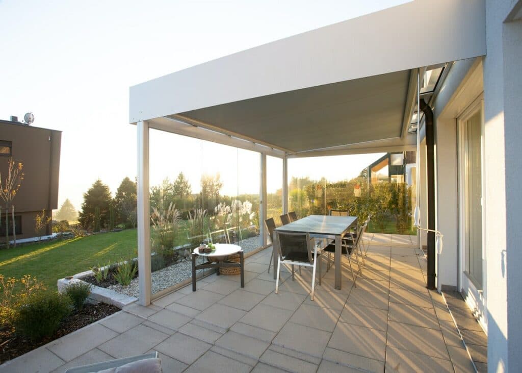 terrasse tonnelle pergola protection face au vent - blog déco - clematc