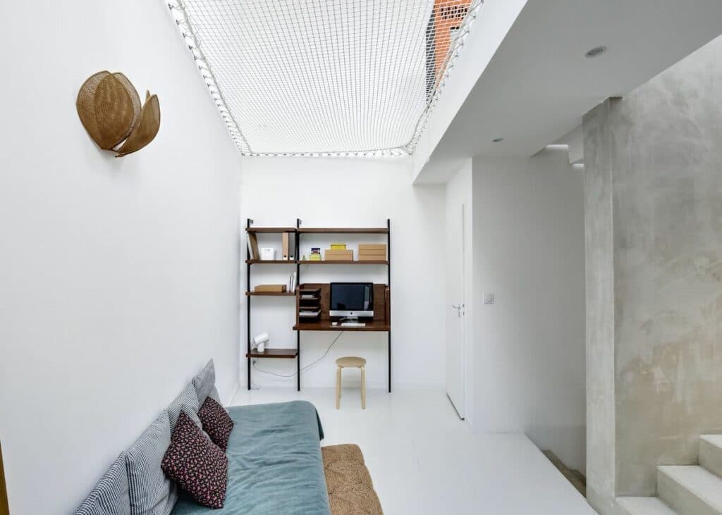 bureau salon escalier béton filet blanc - blog déco - clematc