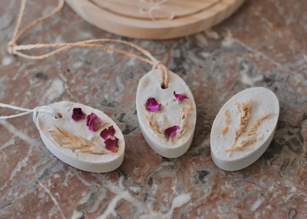 plâtre parfumé décoration à suspendre - blog déco DIY - clem around the corner