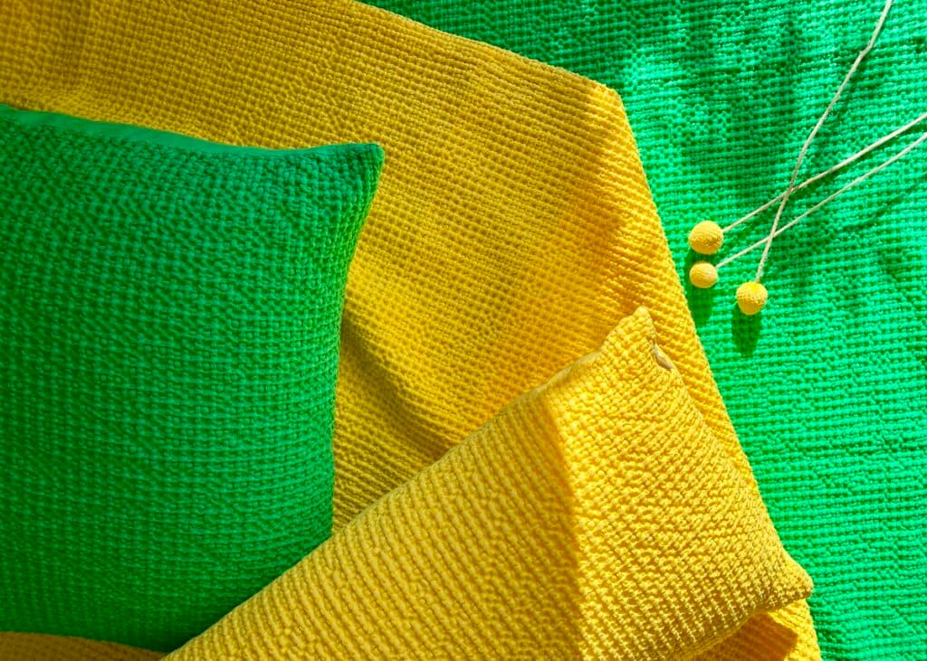 terrasse colorée plaid coton - blog déco - clem around the corner