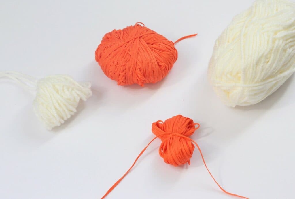 tuto déco diy faire pompon laine facile express sans matériel main