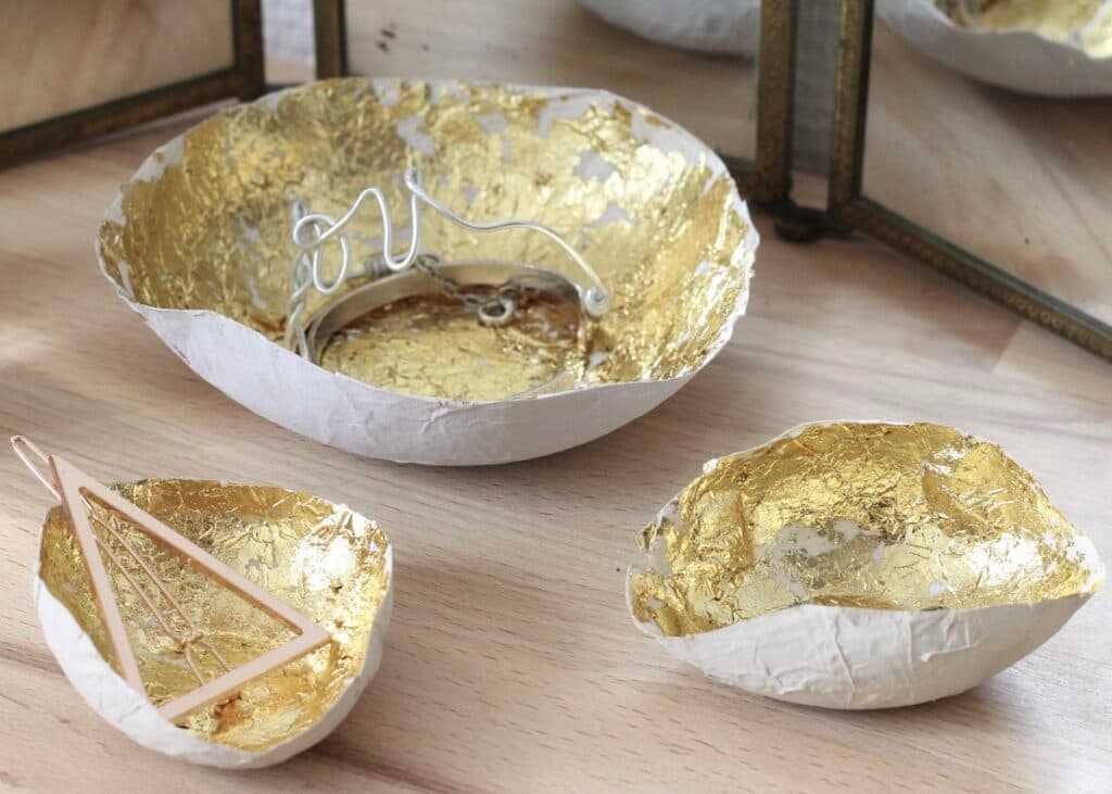 Bol doré en papier mâché à faire soi-même
