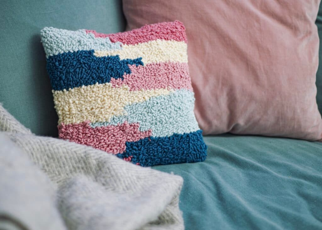 tuto coussin punch needle - blog création déco