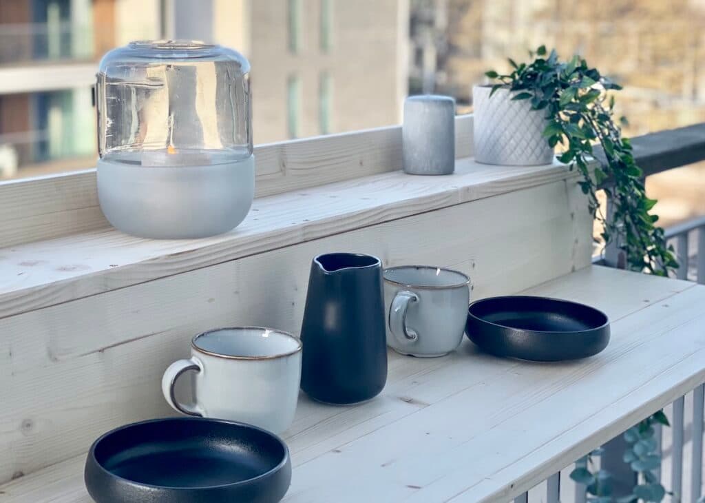 fabriquer soi-même table de balcon suspendue diy en bois