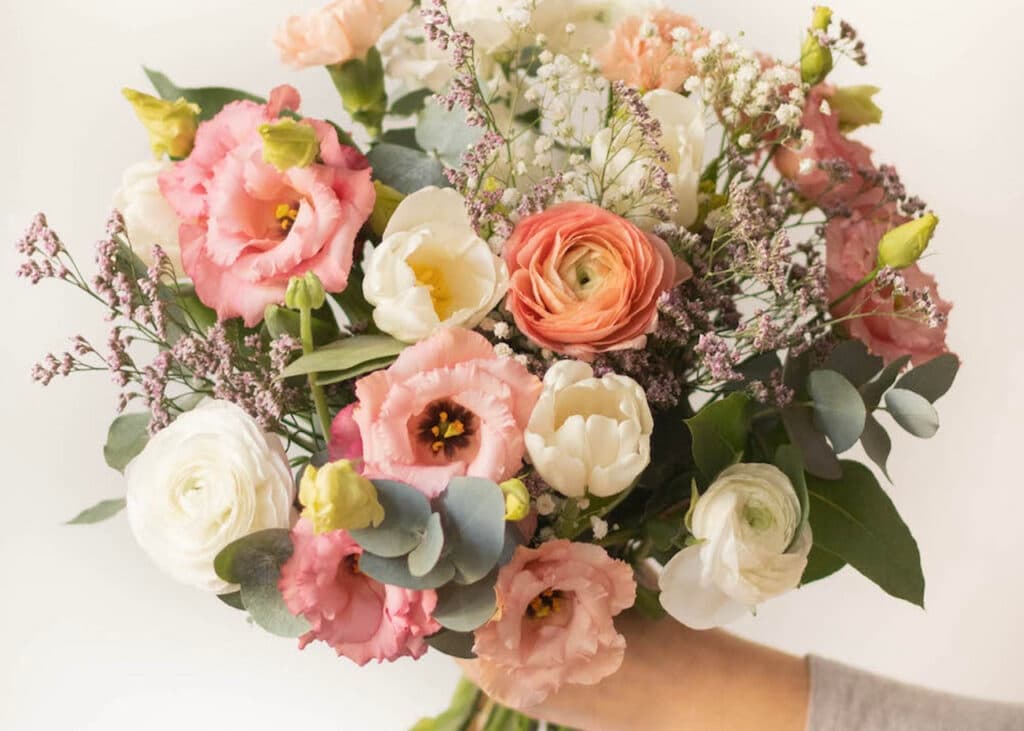 bien choisir fleurs à offrir guide rose pivoine bouquet