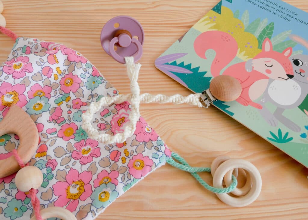 attache tétine macramé tuto diy - blog création déco