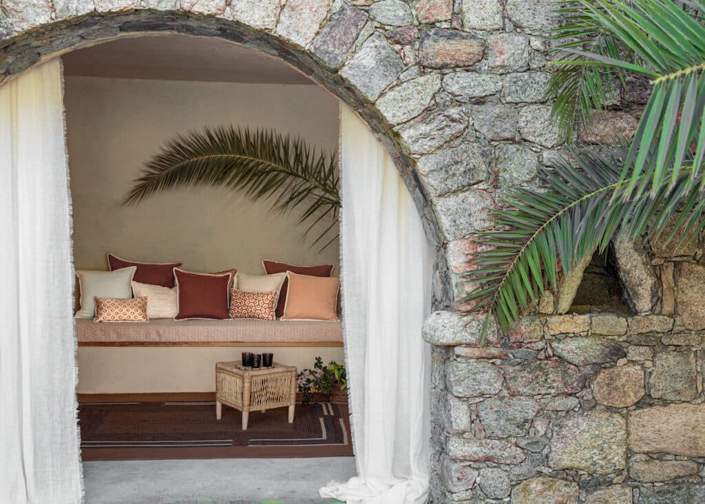 Élitis accessoire élégant coussin nuance de rouge orange brique