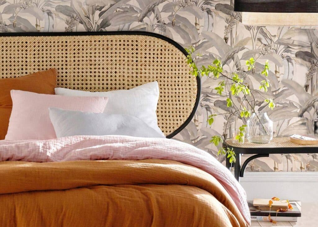 chambre rétro tête de lit cannage noir bois lin orange 60 années 70