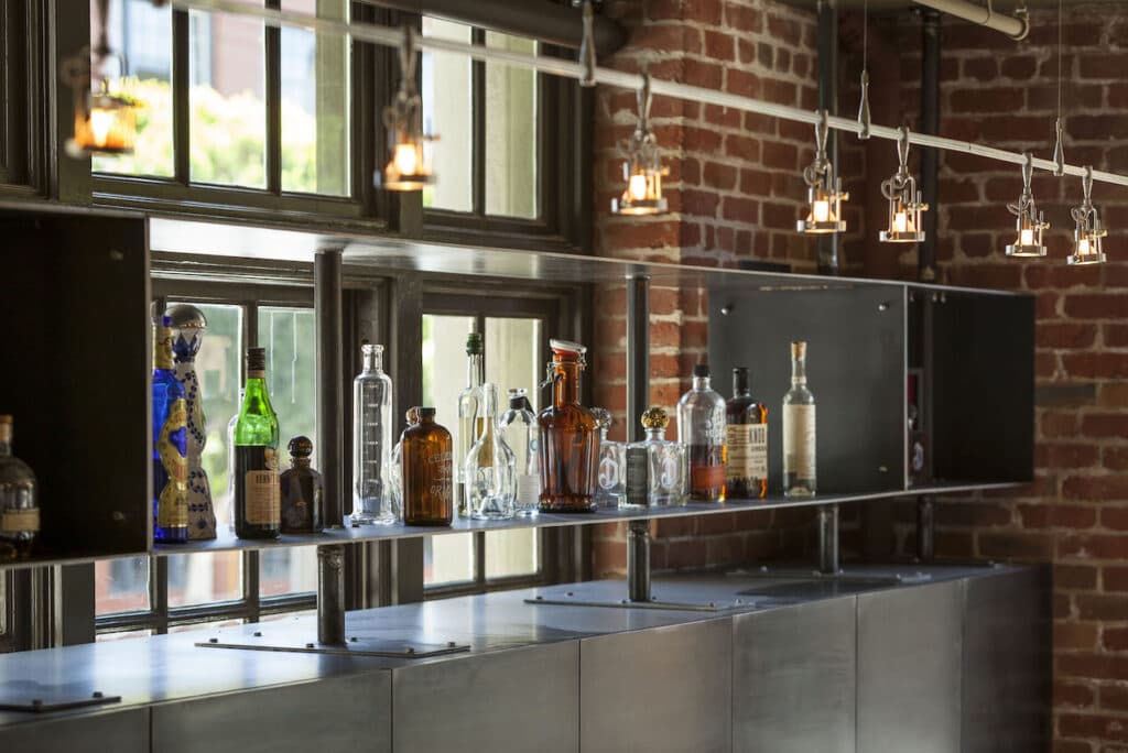 visite cuisine style industriel bar étagère murale ouverte