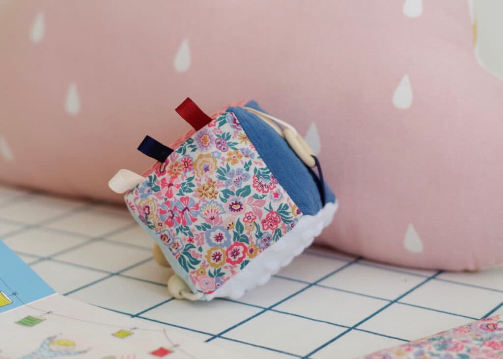 cube d'éveil couture patron coudre soi-même cadeau naissance