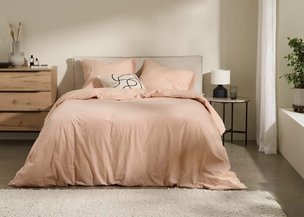 déco tendance chambre beige rose adulte