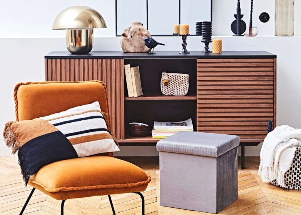 salon style rétro chic orange bois foncé noir noyer