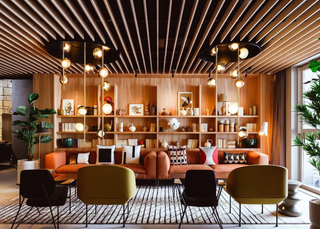 salon canape cuir fauteuil vert olive rond pied metal noir