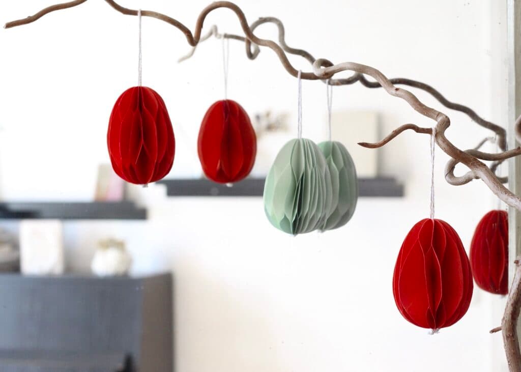 comment fabriquer oeufs de Pâques papier suspendre