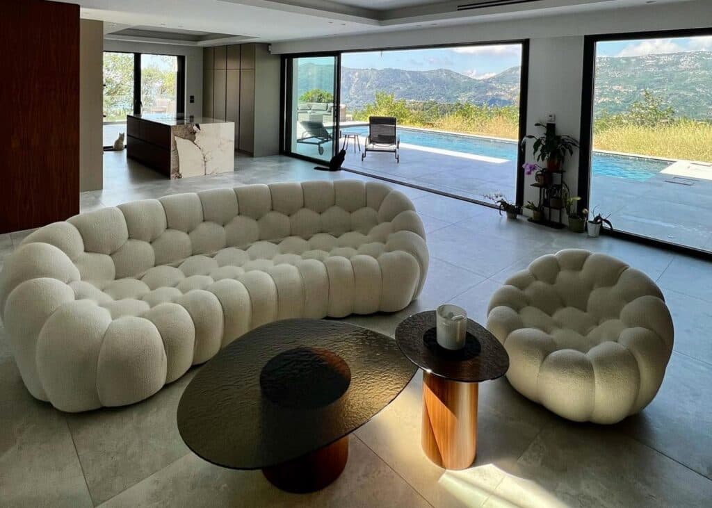 salon lumineux canape blanc design baie vitree