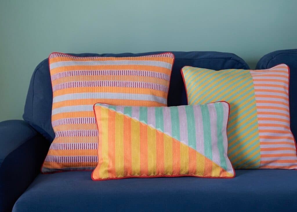 idée décoration années 80 coussin blog rayures multicolores
