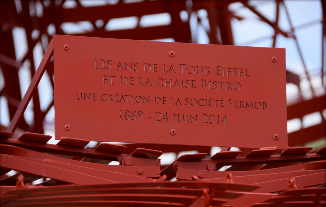 Tour eiffel Fermob Paris anniversaire quai de Seine chaise bistro. www.clemaroundthecorner.com.