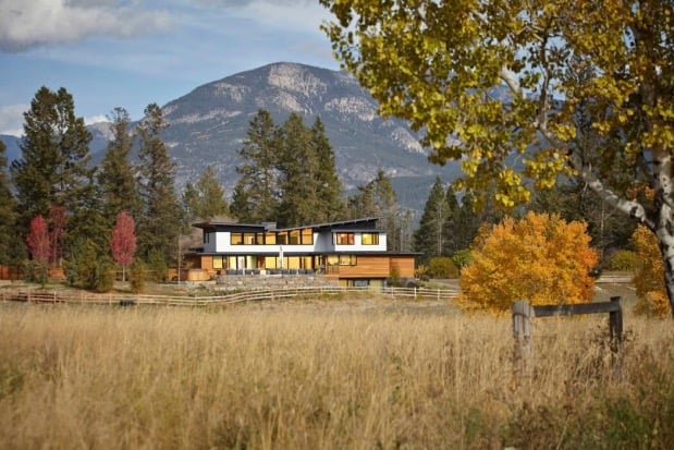 maison ouverte sur la nature au canada.