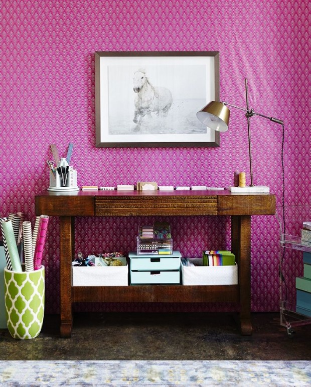 Mur papier peint rose bonbon geometrique.